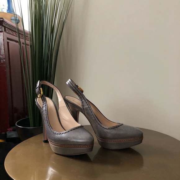 Prada Gray slingback pump with tan piping - Picture 3 of 5